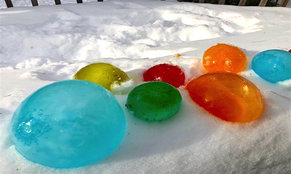 esferas de hielo con colores